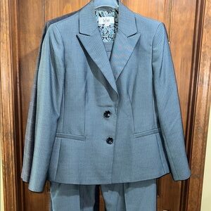 Le Suit Gray Fitted Blazer with Notched Lapels